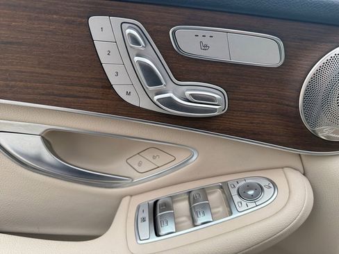 Used 2021 Mercedes-Benz GLC 300 4MATIC image 16