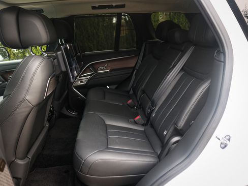 Used 2025 Land Rover Range Rover Autobiography image 32