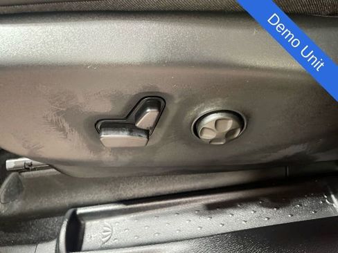 New 2026 Chrysler Pacifica Select image 12