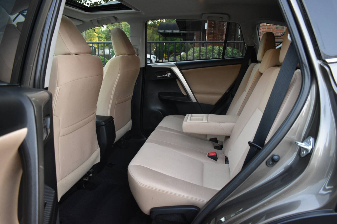 Used 2015 Toyota RAV4 XLE FWD image 9