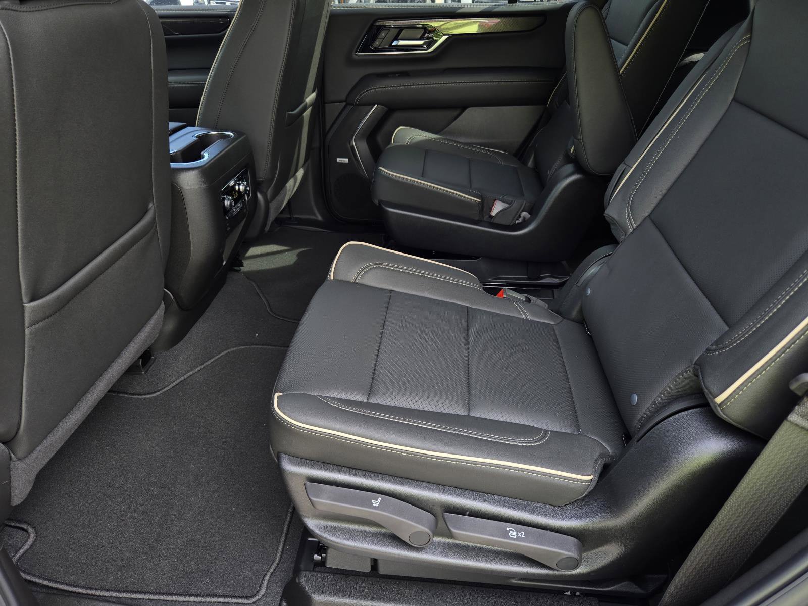 New 2026 GMC Yukon Elevation RWD image 4