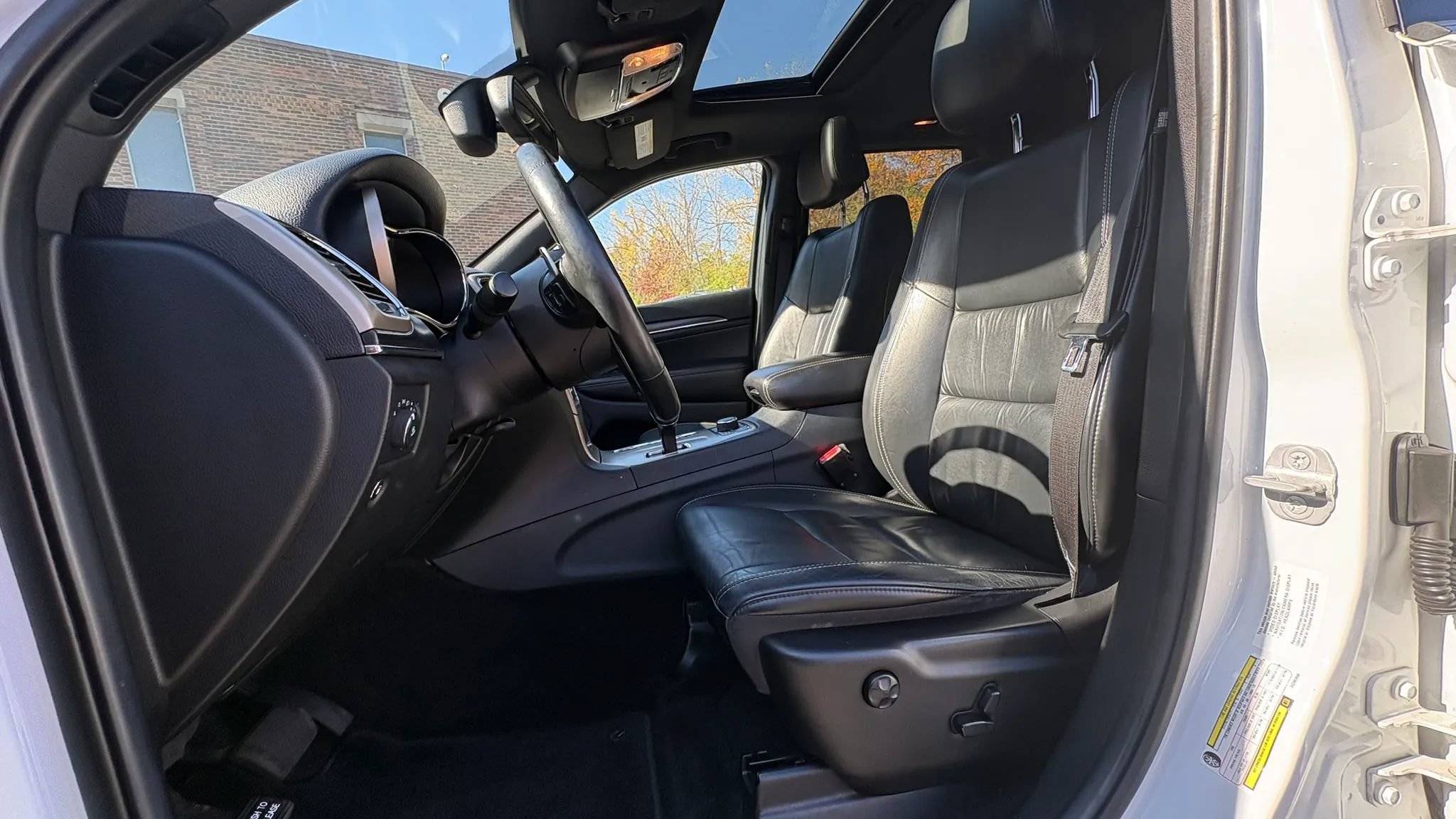 Used 2014 Jeep Grand Cherokee Limited AWD/4WD image 2