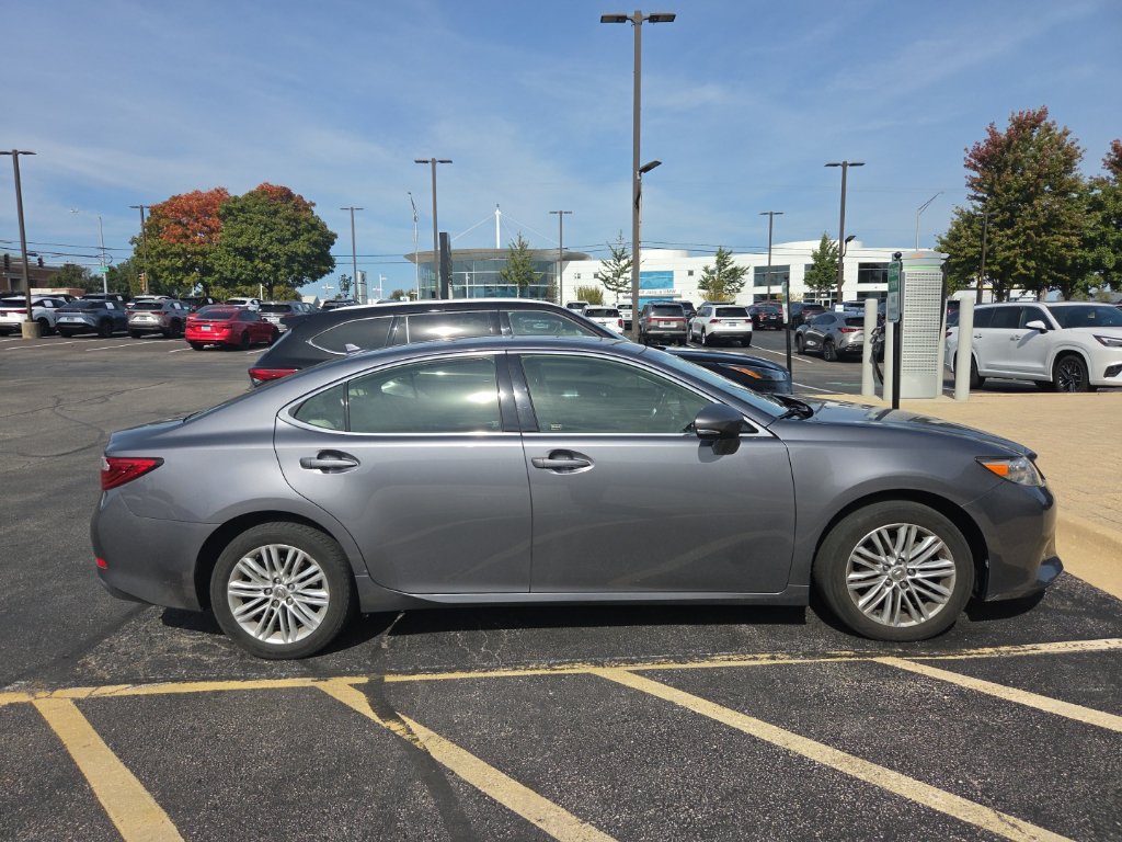 Used 2014 Lexus ES 350 w/ Luxury Package FWD image 4