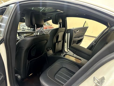 Used 2014 Mercedes-Benz CLS 550 4MATIC w/ Premium 1 Package image 33