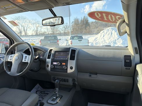 Certified 2021 Nissan Frontier SV image 15