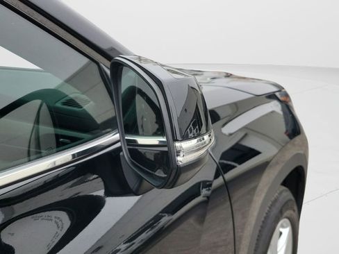 Used 2023 Toyota Highlander LE image 11