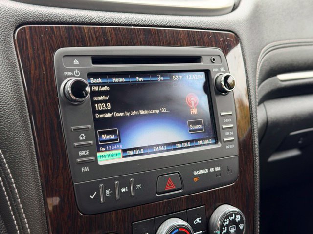 Used 2016 Chevrolet Traverse LT w/ Style and Technology Package FWD image 12