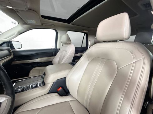 Used 2024 Ford Expedition Limited image 3