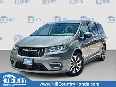 Used 2023 Chrysler Pacifica Touring-L