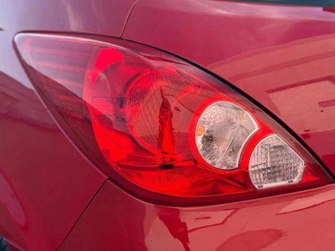 Used 2012 Nissan Versa Hatchback FWD image 21