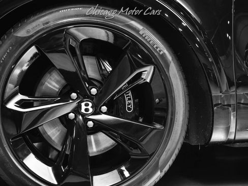 Used 2023 Bentley Bentayga Plug-In Hybrid image 51