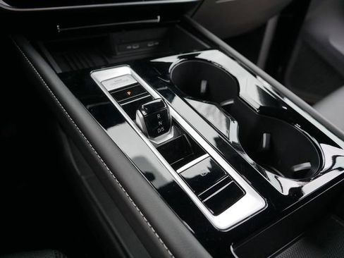 Certified 2025 Volkswagen Atlas Cross Sport SE FWD image 28