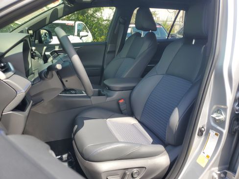 Used 2025 Toyota RAV4 XSE w/ Advanced Technology Package AWD/4WD image 21