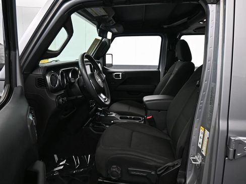 Used 2019 Jeep Wrangler Unlimited Sahara AWD/4WD image 10