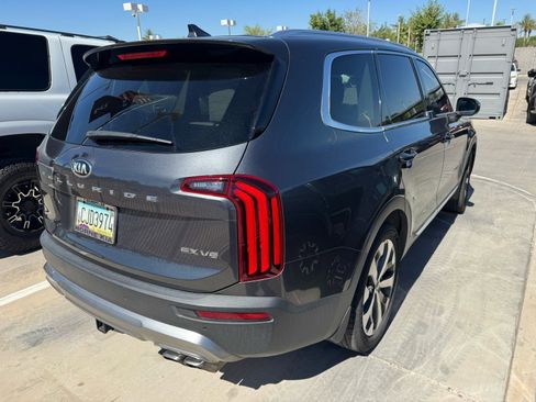 Used 2020 Kia Telluride EX w/ EX Premium Package image 4