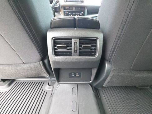 Used 2023 Nissan Rogue SV image 24