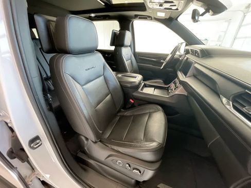 Used 2021 GMC Yukon XL Denali w/ Denali Ultimate Package AWD/4WD image 26