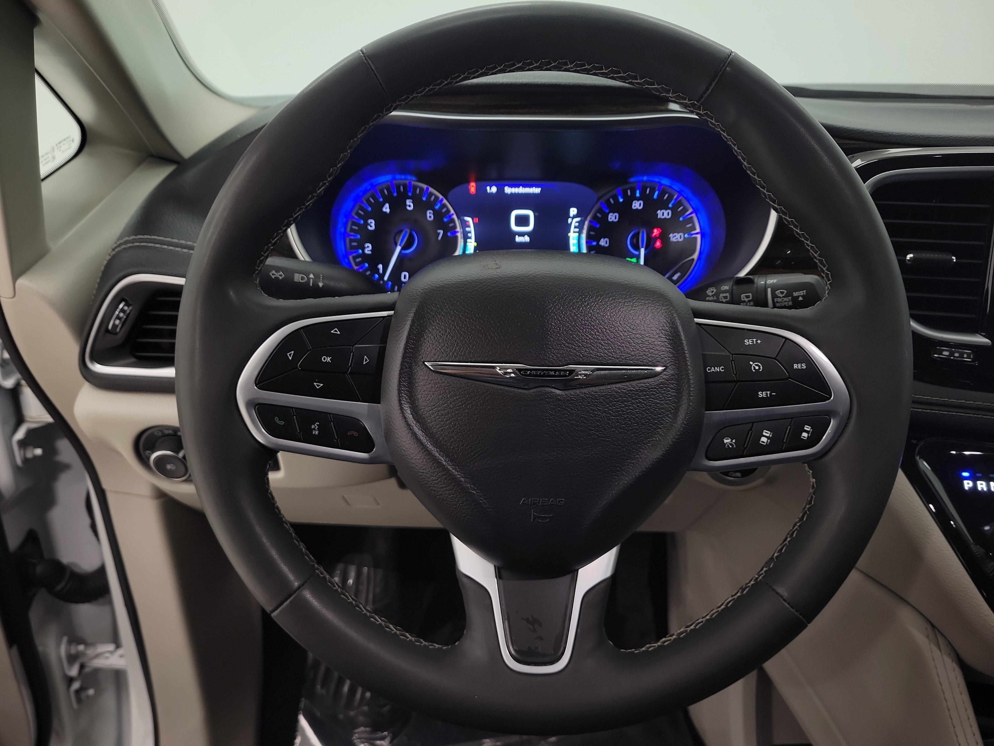 Used 2023 Chrysler Pacifica Limited FWD image 13