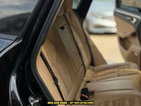 Used 2018 Porsche Macan AWD/4WD image 29