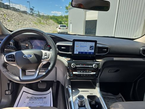 Used 2023 Ford Explorer Limited AWD/4WD image 17