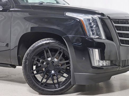 Used 2017 Cadillac Escalade ESV Luxury image 5