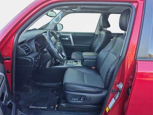 Used 2020 Toyota 4Runner SR5 Premium image 12