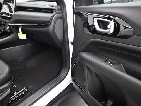 New 2026 Jeep Compass Latitude image 23