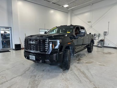 Used 2024 GMC Sierra 2500 Denali Ultimate w/ Max Trailering Package image 10