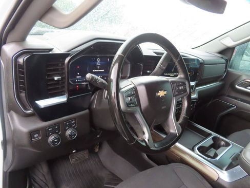 Used 2024 Chevrolet Silverado 2500 LT AWD/4WD image 28