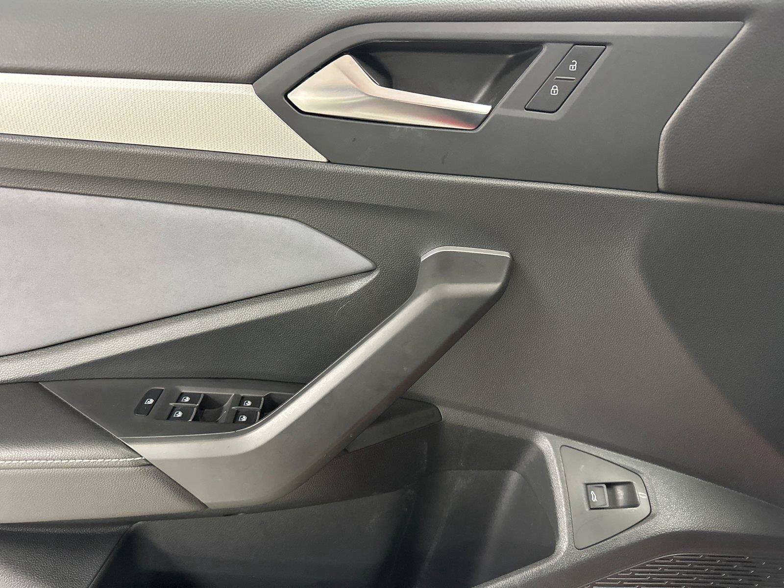 Used 2025 Volkswagen Jetta SE w/ Sunroof Package FWD image 10