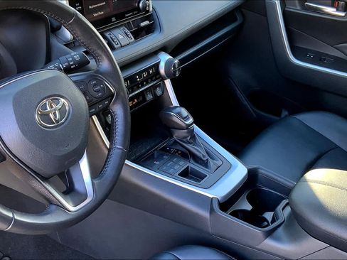 Used 2020 Toyota RAV4 XLE Premium AWD/4WD image 17
