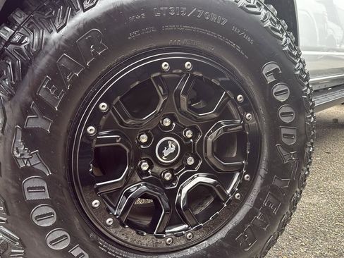 Used 2022 Ford Bronco Wildtrak image 9