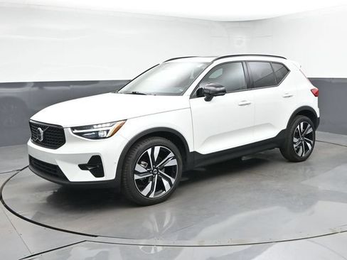 Used 2023 Volvo XC40 B5 Ultimate w/ Protection Package Premier AWD/4WD image 4