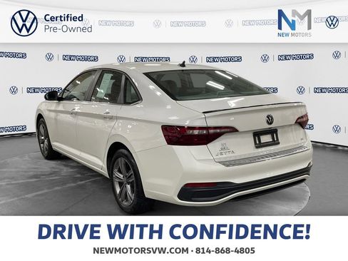 Used 2023 Volkswagen Jetta SE FWD image 3