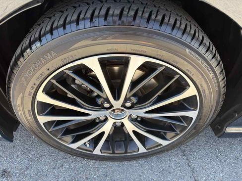 Used 2019 Toyota Camry SE FWD image 21