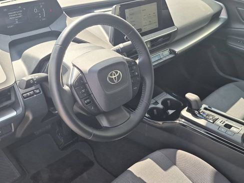 Used 2025 Toyota Prius LE AWD/4WD image 10