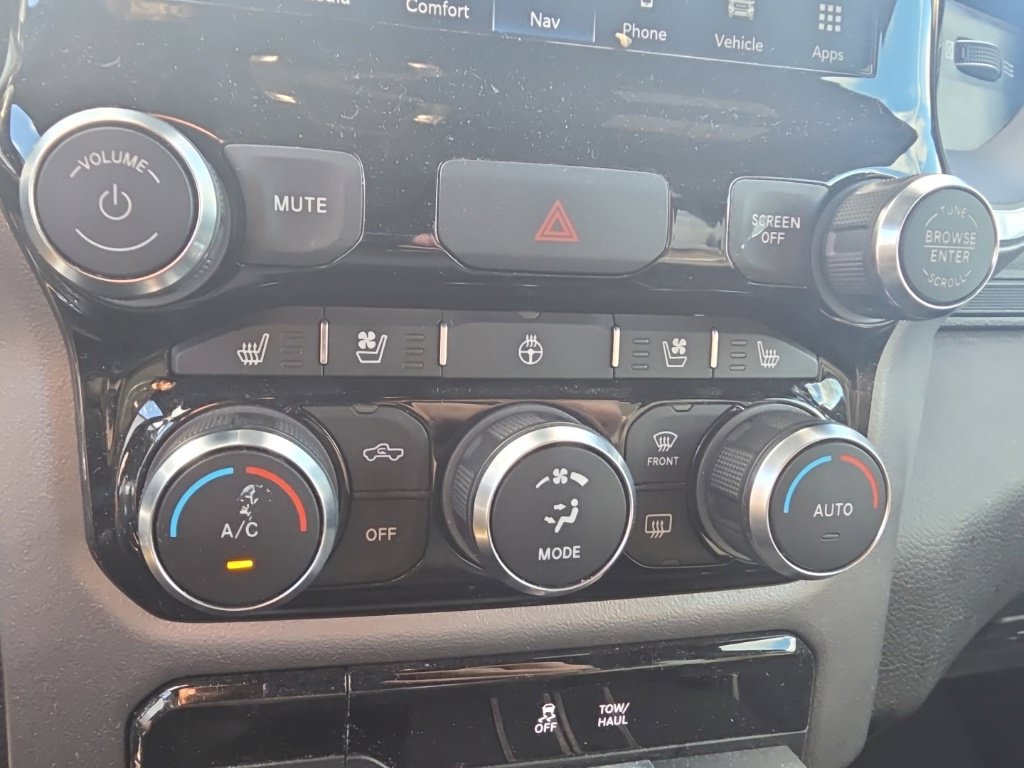 Used 2023 RAM 1500 Laramie AWD/4WD image 9