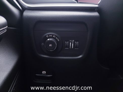 New 2025 Jeep Grand Cherokee Limited image 35