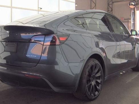 Used 2021 Tesla Model Y Long Range image 3