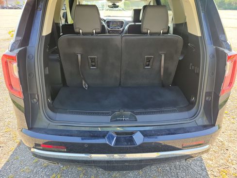 Used 2021 GMC Acadia Denali w/ Denali Ultimate Package AWD/4WD image 18