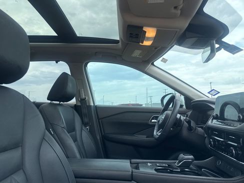 Used 2022 Nissan Rogue Platinum w/ Head-Up Display Package FWD image 27