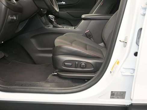 Used 2022 Chevrolet Equinox RS w/ Infotainment Package FWD image 22