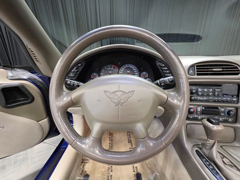 Used 2004 Chevrolet Corvette Convertible w/ Preferred Equipment Group RWD image 21