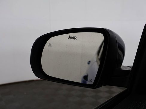 Used 2025 Jeep Compass Latitude AWD/4WD image 35