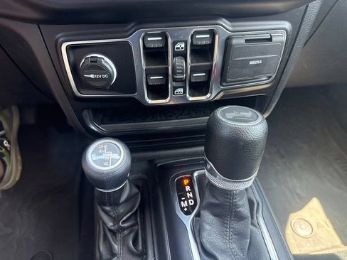 Used 2022 Jeep Wrangler Unlimited Sport AWD/4WD image 24
