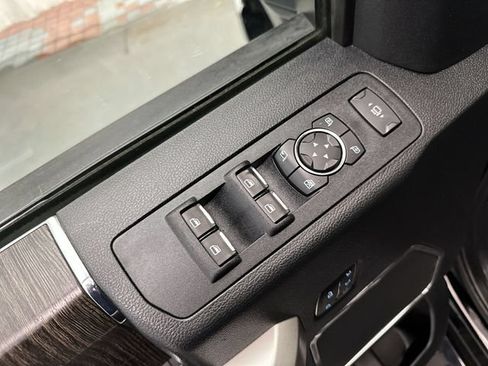 Used 2021 Ford F250 Lariat w/ Lariat Ultimate Package AWD/4WD image 17