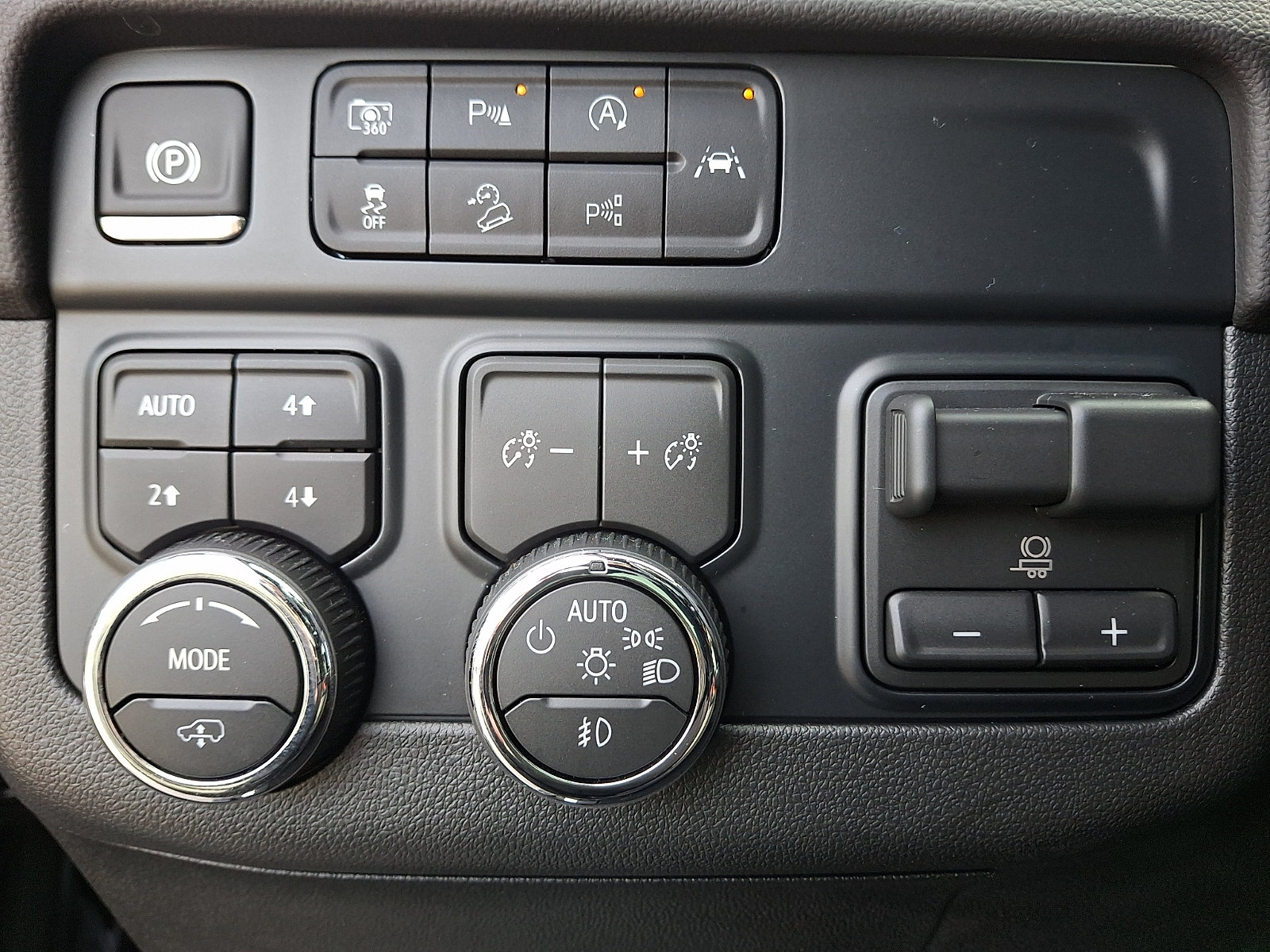 Certified 2025 Chevrolet Suburban High Country AWD/4WD image 29