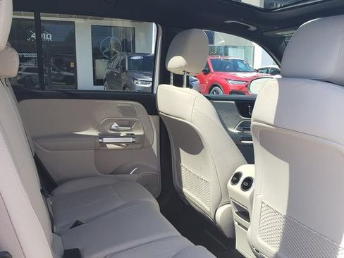 Used 2024 Mercedes-Benz GLB 250 4MATIC image 18