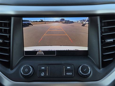 Used 2023 GMC Acadia SLE w/ Driver Convenience Package image 13