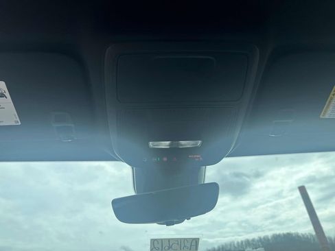 Used 2025 Chevrolet Equinox LT w/ Convenience Package II image 19